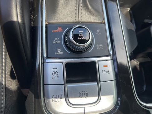 Used 2025 Kia Telluride S AWD/4WD image 59