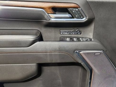 Used 2022 Chevrolet Silverado 1500 High Country w/ High Country Premium Package AWD/4WD image 21