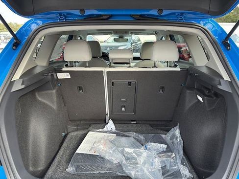 New 2026 Volkswagen Taos SE image 11