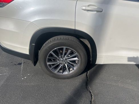 Used 2017 Toyota Highlander XLE image 13