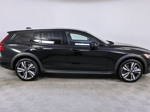 Certified 2025 Volvo V60 B5 Cross Country Plus image 28