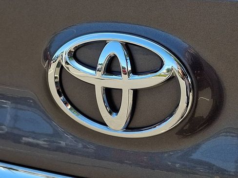 Used 2015 Toyota Camry LE FWD image 30