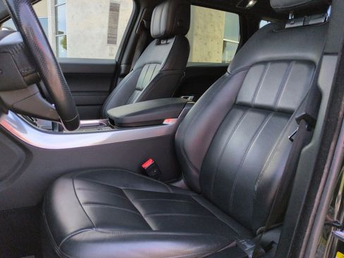 Used 2019 Land Rover Range Rover Sport SE image 19