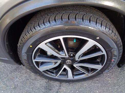 Used 2020 Nissan Rogue SL w/ Premium Package image 28