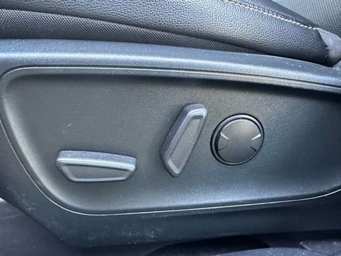 Used 2020 Ford Escape Titanium FWD image 28