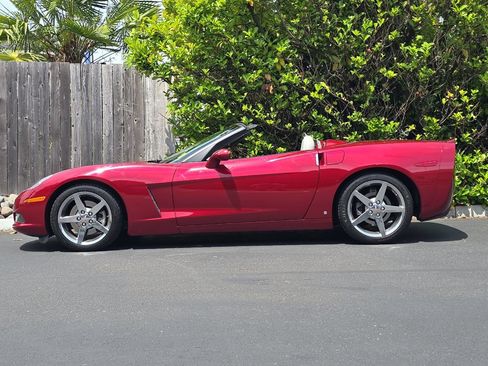 Used 2006 Chevrolet Corvette Convertible w/ Preferred Equipment Group RWD image 8
