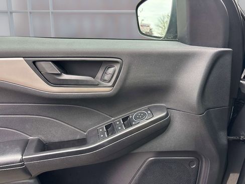 Used 2022 Ford Escape SE w/ Cold Weather Package FWD image 19