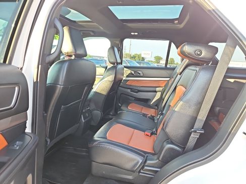 Used 2019 Ford Explorer XLT w/ XLT Desert Copper Package AWD/4WD image 12
