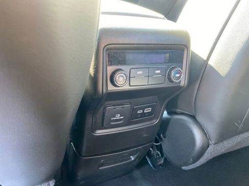 Certified 2023 GMC Acadia SLT image 20