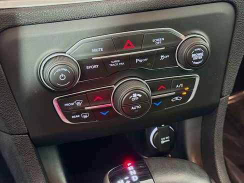 Used 2020 Dodge Charger SXT w/ Navigation & Travel Group AWD/4WD image 16