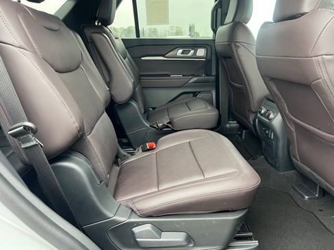 New 2026 Ford Explorer Platinum RWD image 7