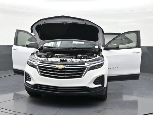 Used 2024 Chevrolet Equinox LS FWD image 33