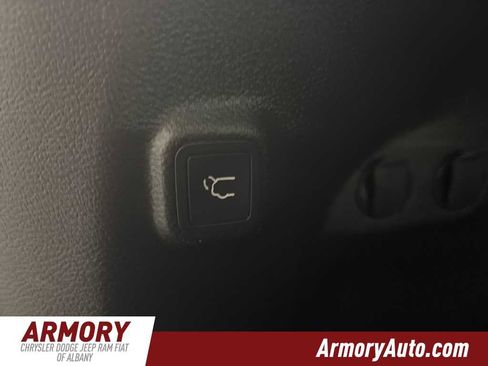 Used 2023 Jeep Cherokee Altitude Lux image 28