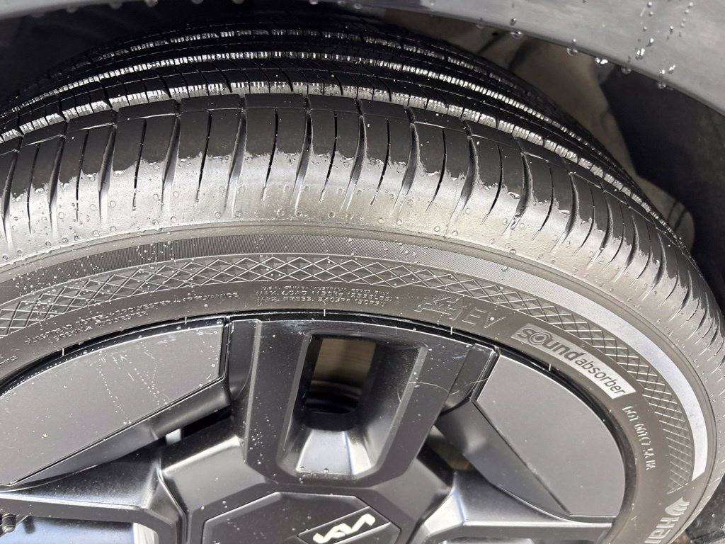 Certified 2024 Kia EV9 GT-Line AWD/4WD image 17