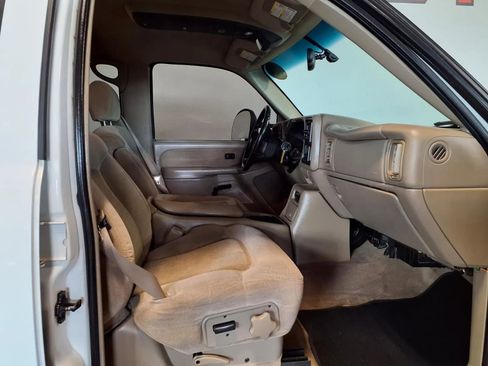 Used 2001 Chevrolet Silverado 2500 LS w/ Off-Road Skid Plate Pkg AWD/4WD image 12