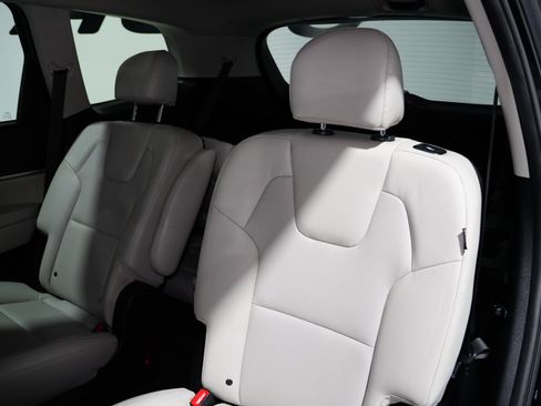 Used 2023 Kia Telluride S image 15