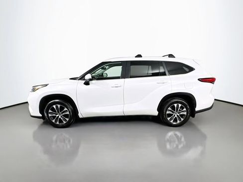 Certified 2023 Toyota Highlander XLE image 5