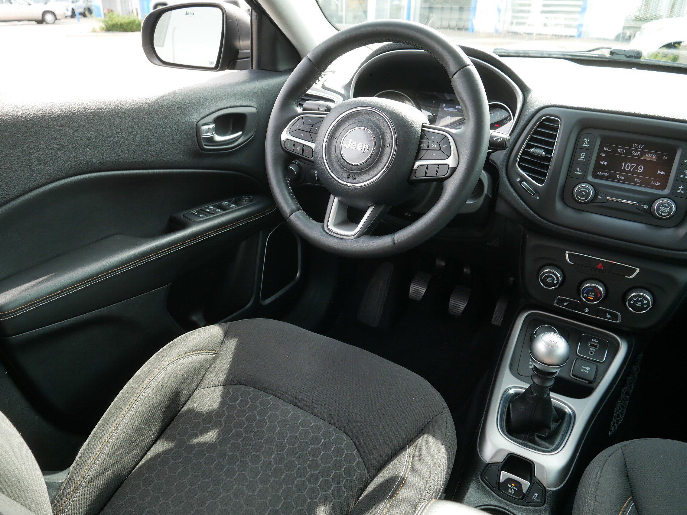 Used 2018 Jeep Compass Sport w/ Cold Weather Group AWD/4WD image 9