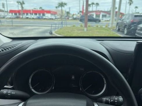 Used 2023 Toyota Highlander L image 8