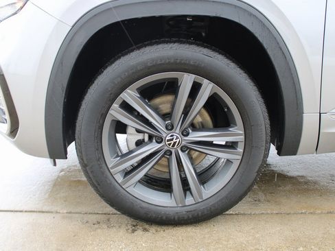 Certified 2022 Volkswagen Atlas SEL R-Line image 35