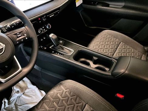 Used 2025 Nissan Kicks SV image 20