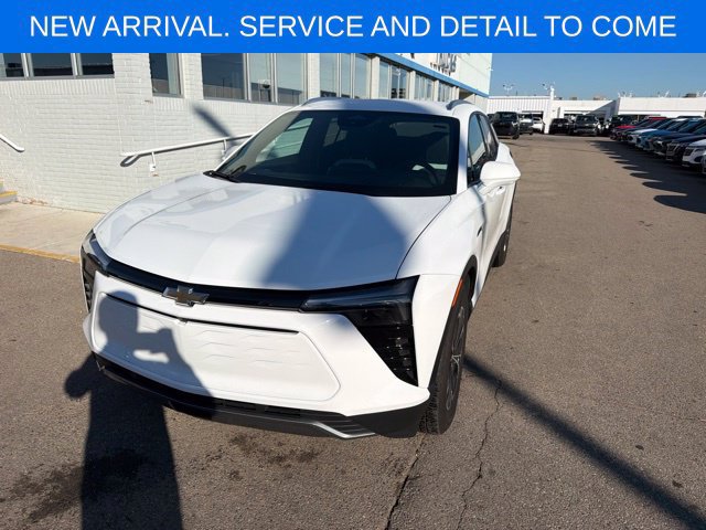 Used 2025 Chevrolet Blazer EV LT AWD/4WD image 2
