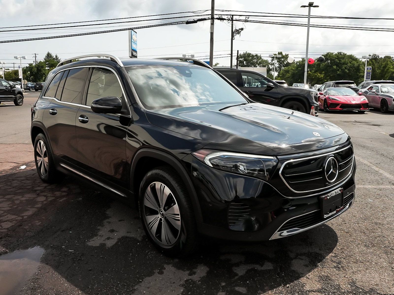 Used 2023 Mercedes-Benz EQB 300 4MATIC w/ Pinnacle Package image 3