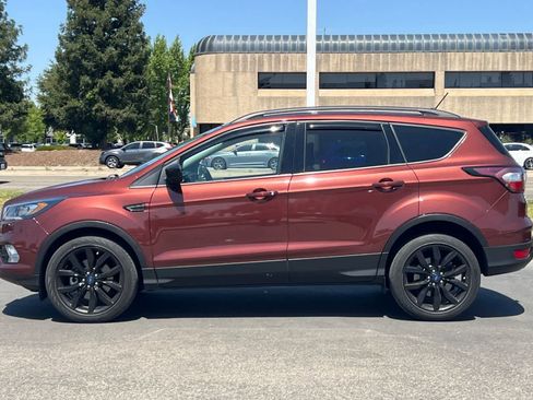 Used 2018 Ford Escape SE w/ SE Sport Appearance Package image 6