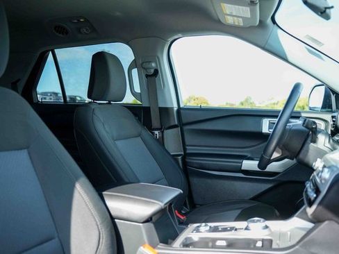 Used 2023 Ford Explorer XLT image 17
