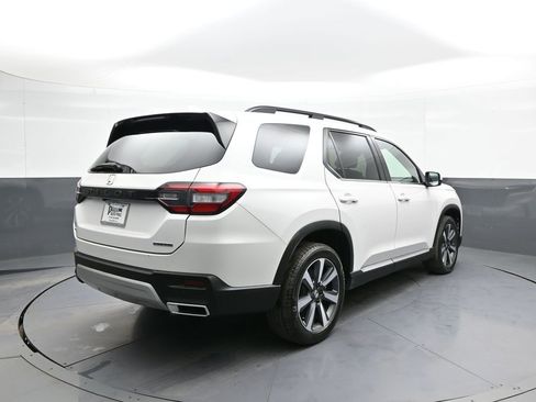 Certified 2023 Honda Pilot Touring image 6