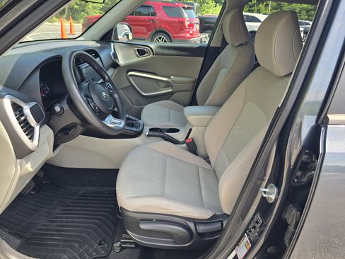 Used 2020 Kia Soul LX FWD image 11