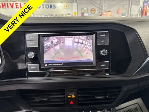 Used 2024 Volkswagen Jetta SE FWD image 17
