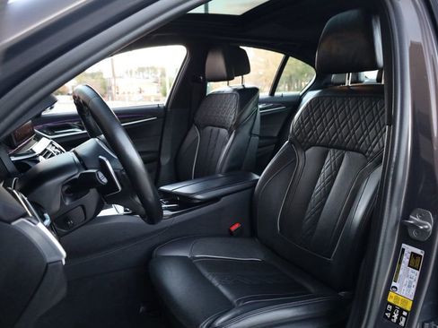 Used 2022 BMW M550i xDrive image 14