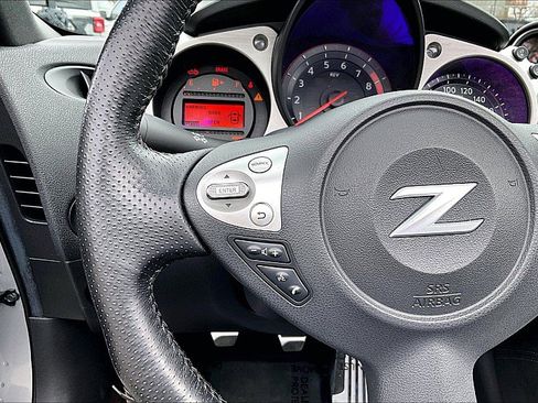 Used 2017 Nissan 370Z Touring image 19