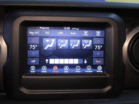 Used 2018 Jeep Wrangler Unlimited Sport w/ Technology Group image 22