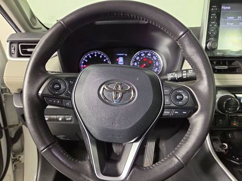 Used 2022 Toyota RAV4 XLE Premium AWD/4WD image 22