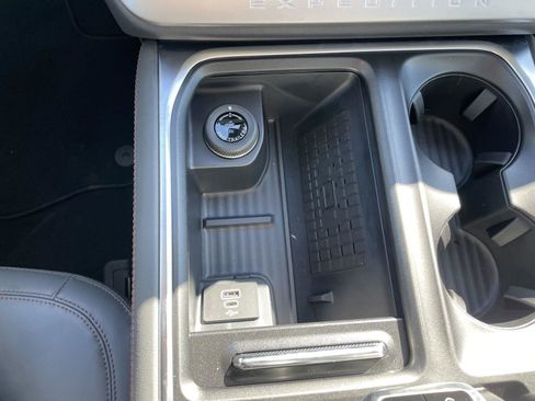 New 2025 Ford Expedition Active image 24