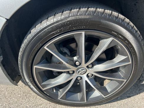 Used 2017 Toyota Camry XSE w/ Moonroof Package FWD image 2