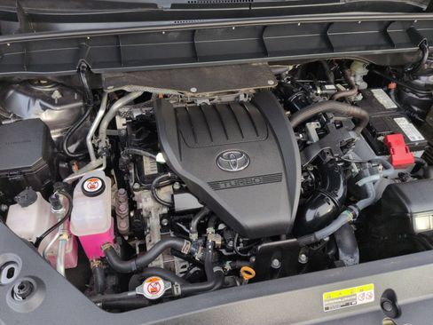 Used 2024 Toyota Highlander LE image 28