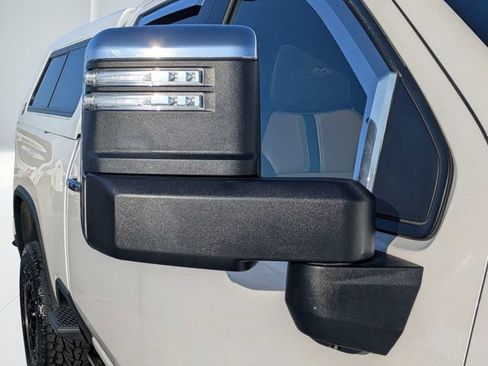 Used 2021 Chevrolet Silverado 2500 High Country AWD/4WD image 11