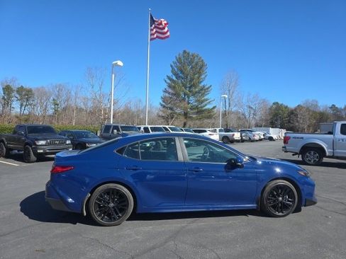 Used 2025 Toyota Camry SE image 5