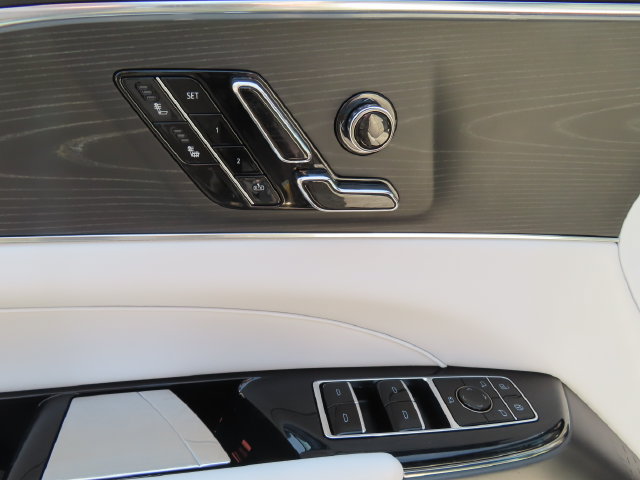 Certified 2024 Cadillac Lyriq Luxury AWD/4WD image 13
