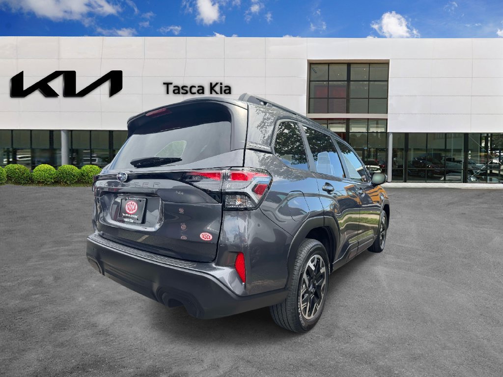 Used 2025 Subaru Forester Premium AWD/4WD image 3