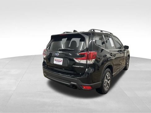 Used 2023 Subaru Forester Premium AWD/4WD image 5