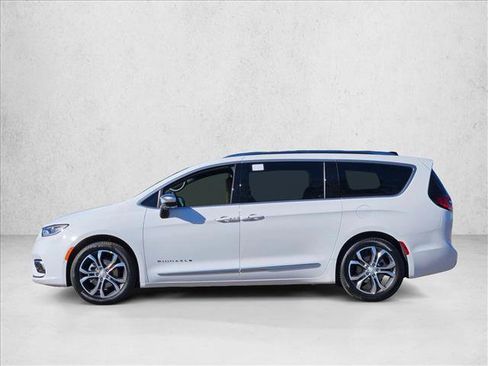 New 2026 Chrysler Pacifica Pinnacle image 10