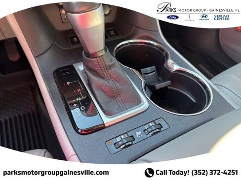 Used 2017 Toyota Highlander Limited image 25