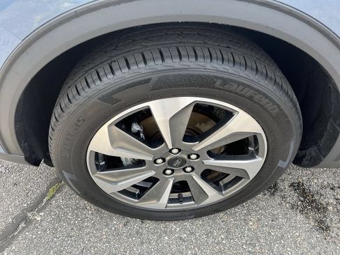 Certified 2025 Ford Escape Platinum AWD/4WD image 2