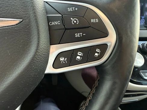 Used 2017 Chrysler Pacifica Touring-L Plus w/ Advanced Safetytec Group image 21