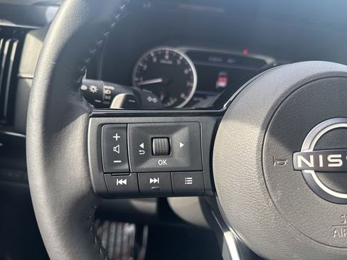 Used 2022 Nissan Pathfinder SV image 17