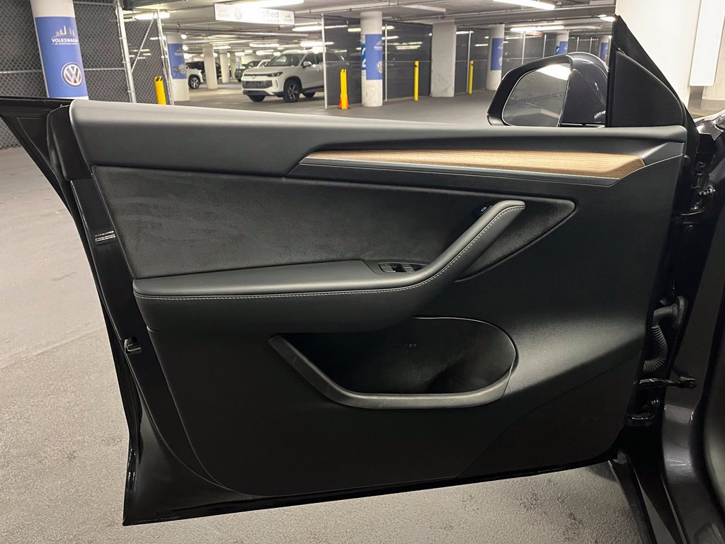 Used 2024 Tesla Model Y Long Range AWD/4WD image 16